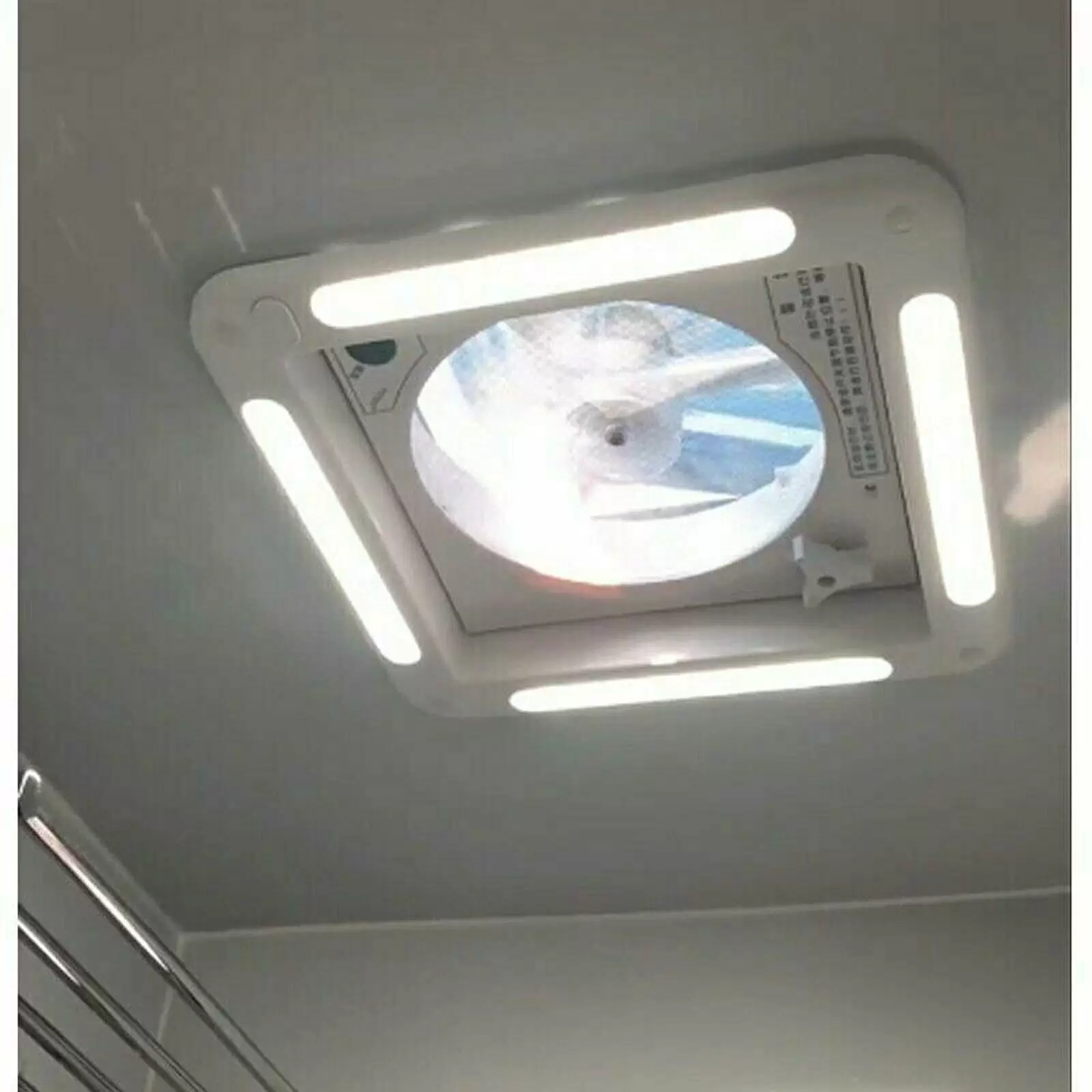 28*28 cm Motorhome Hatch Roof Vent Fan Roof Hood Ventilation Exhaust Roof Hatch with LED Light White Lid Lnner for Garnish Ring 28*28 cm Motorhome Hatch Roof Vent Fan Roof Hood Ventilation Exhaust Roof Hatch with LED Light White Lid Lnner for Garnish Ring