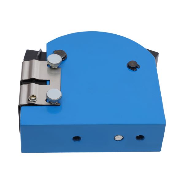 Arrangement and stretching device, bending machine, sheet metal machine, sheet metal working