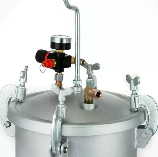 Paint gun - 10 l tank - With air regulator and safety valve