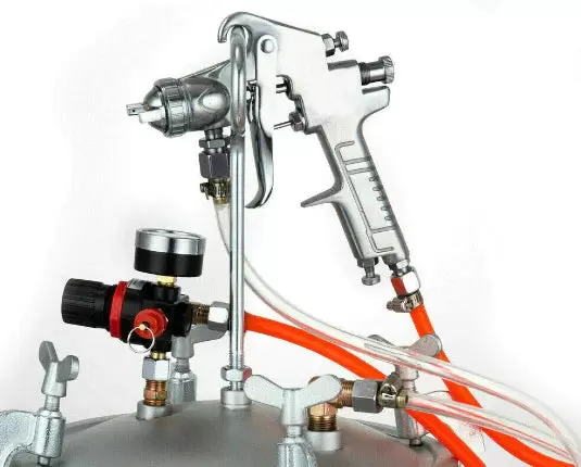 Paint gun - 10 l tank - With air regulator and safety valve