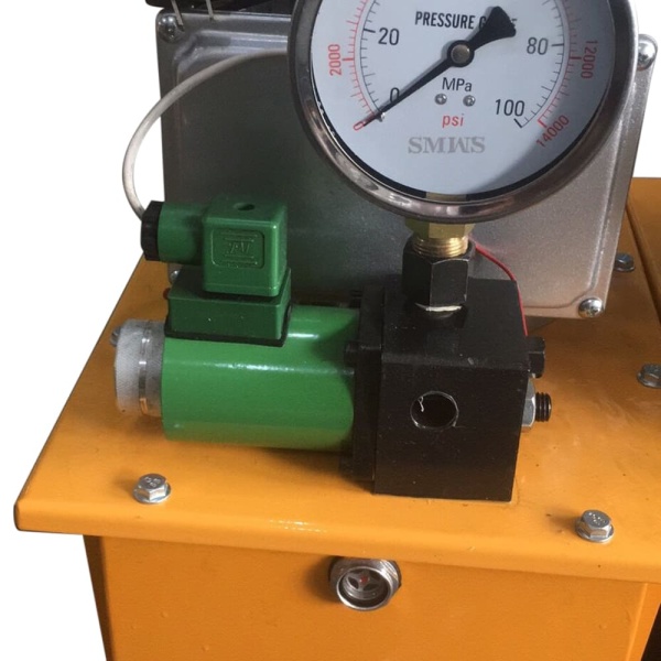 750 W Electric Hydraulic Pump 700 Bar Hydraulic Pump with Magnetic Valve