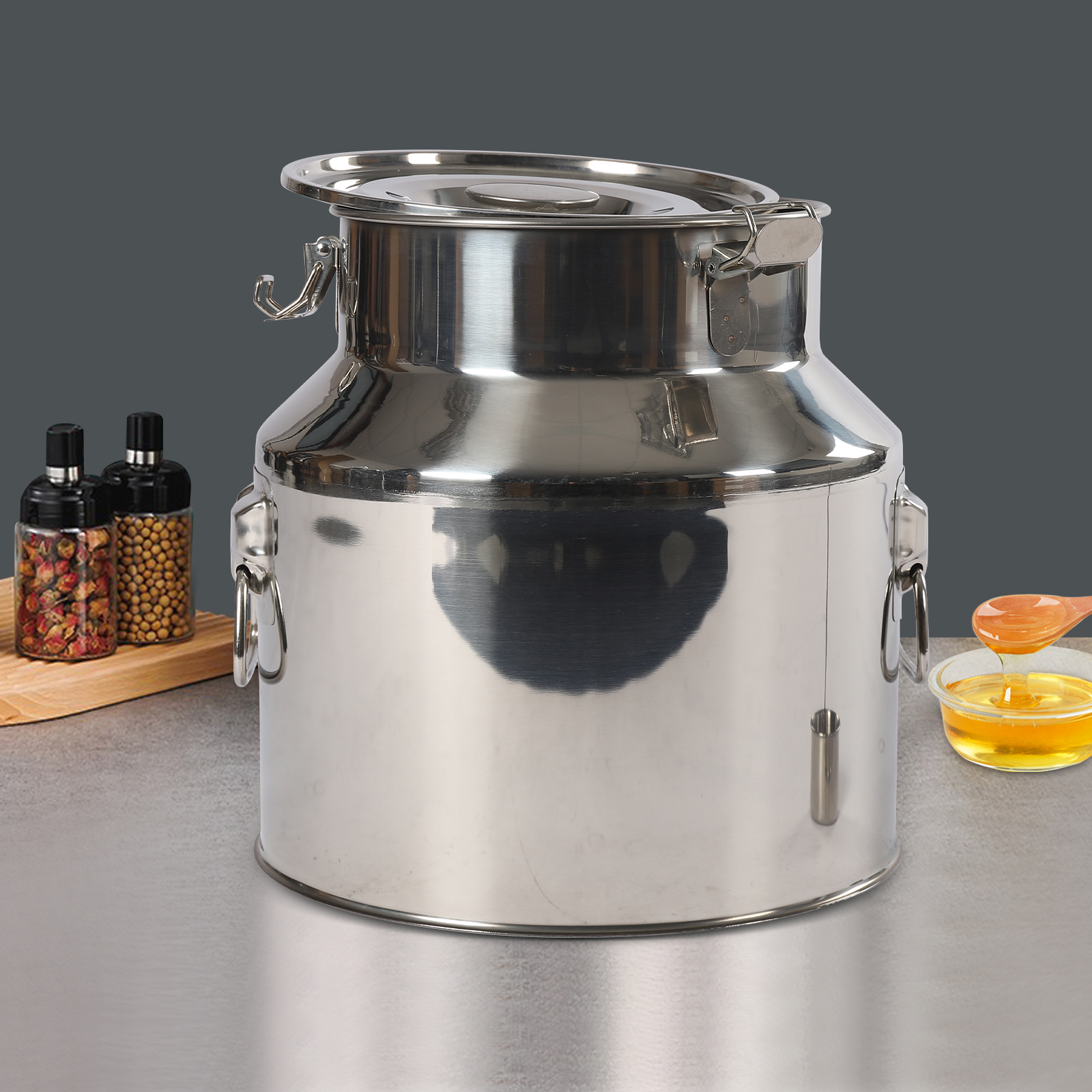 22L 2.05kg Stainless Steel Milk Jug Leak Proof Lid with Tension Lock for Storage Suitable For Storing Water Milk 201 Stainless Steel Silver